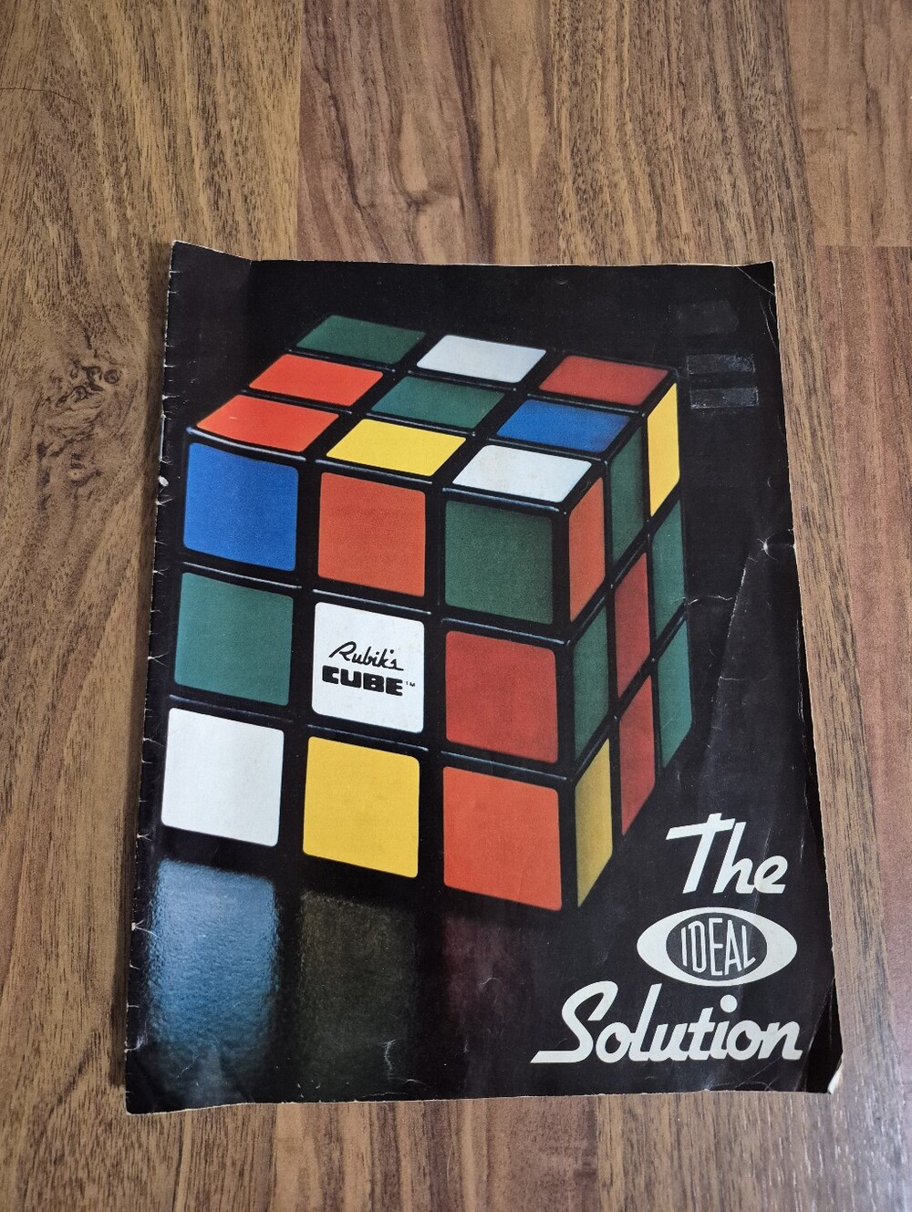 Rubik's Cube Puzzle Guide - Black Cover with Multicolor Cube